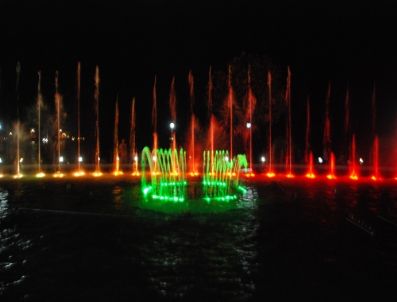 NERIMAN POSBıYıK - Posbıyık, Müzik Eşliğinde Dans Eden Işıklı Süs Havuzunu Tanıttı