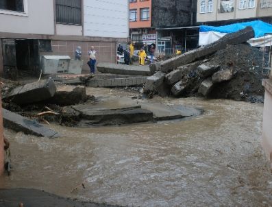 SEYFULLAH HACıMÜFTÜOĞLU - Rize’de Sel Felaketi: 1 Ölü