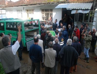 NUSRET BAYRAKTAR - Rize’de Sel Sularına Kapılan Kadının Kardeşi Ağaca Tutunarak Kurtuldu