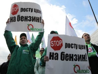 Rusya’da Benzine Yüzde 10’luk Zam Protesto Edildi