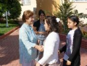 Vali Odabaş`ın Eşi Songül Odabaş, Öğrencilere Evinde Kahvaltı Verdi