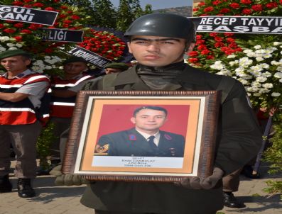 NESRİN ULEMA - Bayındır`daki Şehit Cenazesinde Gözyaşları Sel Oldu