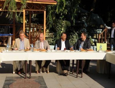 VURAL KAVUNCU - Belediye Başkan Mustafa İça, Osb Toplantısında `kentin Geleceğini` Anlattı