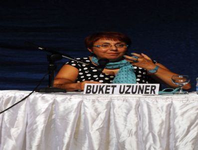 Buket Uzuner Hayranları İle Buluştu