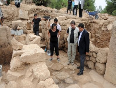 SÜRYANICE - Dülük Antik Kenti, 9. Yüzyıldan Sonra Manastırla Ticari Nokta Haline Gelmiş