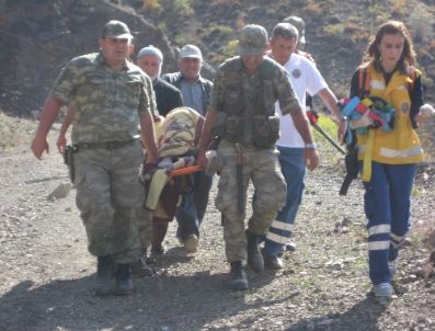 PEHLIVANLı - Erzurum`da Hes Eylemcileri Polisi Taşladı (1)