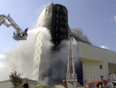 ERHAN EROL - Gaziosmanpaşa`da Hastane Yangını