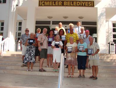 HASAN ŞAHIN - İçmeler Tutkunu Turistlere Plaket