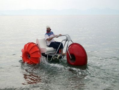 MEHMET USTA - İzmirli Kaporta Ustası, 73 Yaşında Deniz Bisikleti Yaptı