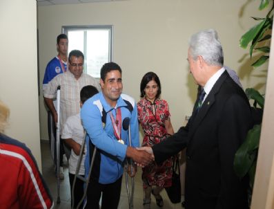 ORHAN ÖZDEMIR - Kazandıkları Kupalarla Aldırmaz’ı Ziyaret Ettiler