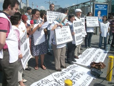 Mahkumların Yanarak Ölmesi Protesto Edildi