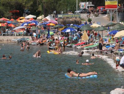 DEVLET METEOROLOJI GENEL MÜDÜRLÜĞÜ - Marmaris’te Sokaklar Boşaldı, Turistler Plaja Koştu