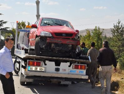 Otomobil Mezarlığa Uçtu, Sürücü Yaralandı