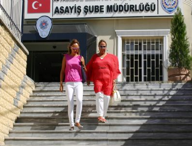 SAFIYE SOYMAN - Safiye Soyman`ın Kızını İnternette Taciz Eden Kişi Arkadaşı Çıktı