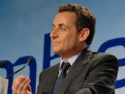 Fransa'da Sarkozy'e tarihi yenilgi