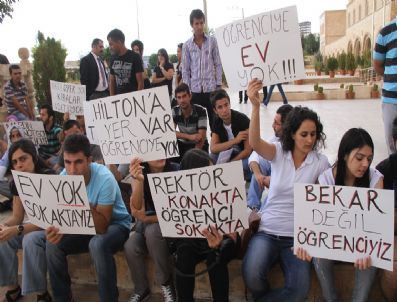 SERDAR BEDII OMAY - Üniversite Öğrencilerinden Yurt Eylemi