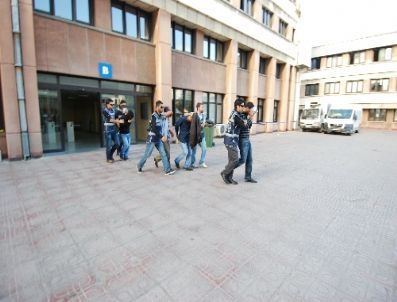 Uyuşturucu Buluşması Cami Avlusunda