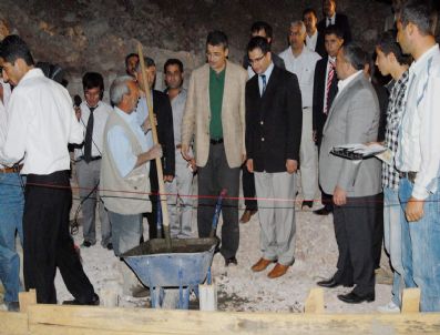 İSMAIL ÇIÇEK - Vali Güvenç Gece Yarısı Anaokulu Temeli Attı