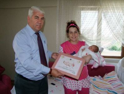 Velimeşe Belediyesi`nden, Yenidoğan Bebeklere Hemşehrilik Sertifikası