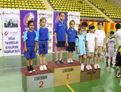 ALI EMRE - Yunus Emre Spor Kulübü Badmintonda Türkiye Üçüncüsü Oldu