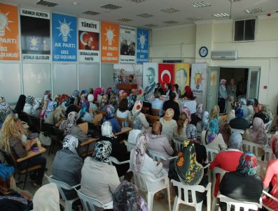 EFLATUN - Ak Parti Gediz Kadın Kolları 3. Olağan Genel Kurulunda Başkan Değişmedi