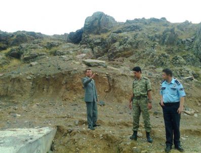 FATIH ÖZDEMIR - Digor Kaymakamı Köylerde  Yapılan İşleri Yerinde İnceledi