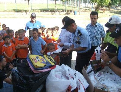 ÇANAKLı - Kozan Polisi Öğrencilere Kırtasiye Yardımı Yaptı