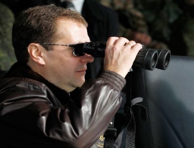 Medvedev Profesyonel Orduya Geçişin Hızlandırılmasını İstedi
