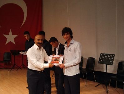 Nevşehirli Genç, Solist Yarışmasında Türkiye Birincisi Oldu