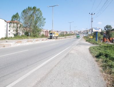 ÇETİN EMEÇ - 'ölüm Yolu'ndaki Üç Kavşak Trafiğe Kapatıldı