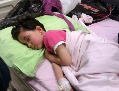 BAĞCıLAR EĞITIM VE ARAŞTıRMA HASTANESI - Yedikleri Yemekten Zehirlenen 42 Öğrenci Hastanelik Oldu