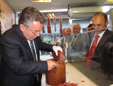 YUSUF ZİYA ÖZCAN - Yök Başkanı Özcan, Kastamonu`da Pastırma Doğradı