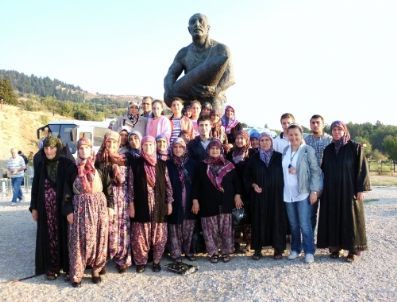 Balıkesirli Köylü Kadınlar Çanakkale Şehitliklerini Gezdi