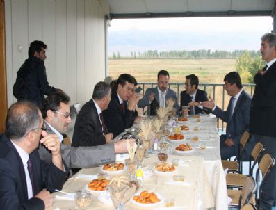 YAŞAR ÖZDEMIR - Doğu Anadolu Tarımsal Araştırma Enstitüsü Hasat Bayramını Kutladı