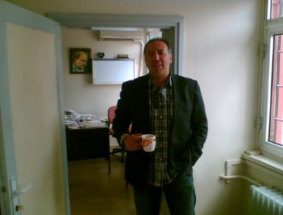 Evinde Düşerek Başını Yere Çarpan Uzman Doktor Öldü