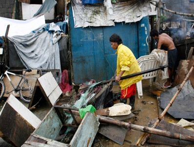 Filipinler'de Nesat tayfunu 21 öü