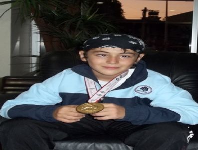 İhlas Koleji Öğrencisi Eskrimde Türkiye Şampiyonu Oldu