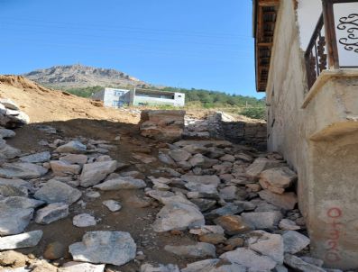 İstinat Duvarı Evin Üstüne Yıkıldı