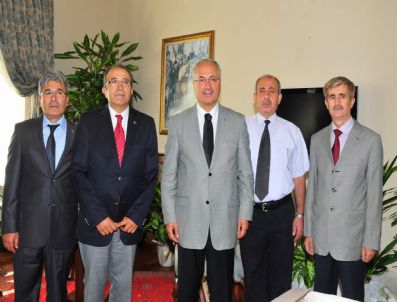 TÜRKIYE KAMU SEN - Kamu-sen’e Bağlı Şube Başkanları Vali Daşöz`ü Ziyaret Etti