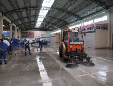 Kapalı Pazarda Temizlik