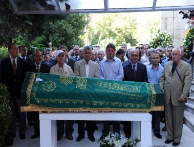 UĞUR YIĞIT - Koramiral Cora, Ağabeyini Özel İzinle Son Yolculuğuna Uğurladı