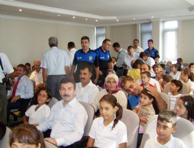 Tarsus`ta 450 Öğrenciye Kırtasiye Yardımı