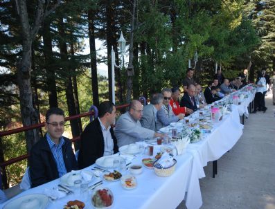 Termal Turizm Merkezi Murat Dağı`nda Dostluk Yemeği