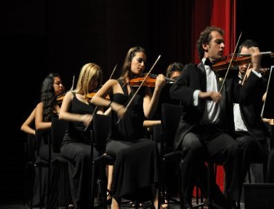 CEM MANSUR - Türkiye Gençlik Filarmoni Orkestrası, ikinci konseri`ni Bursa`da verdi