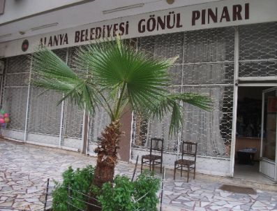 HASAN SIPAHIOĞLU - Alanya`da İhtiyaç Sahipleri Gönül Pınarı Mağazası`ndan Giyiniyor