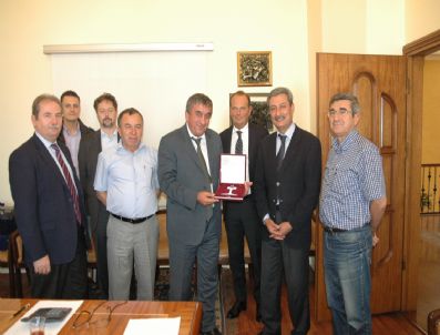 ALARKO - Alarko`dan Büyükşehir`e Plaket