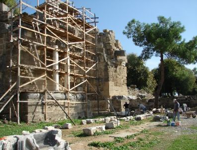 SAGALASSOS - Anıtsal Çeşme`de 2 Yıl İçinde 21 Sütunun Ayağa Kaldırılması Bekleniyor