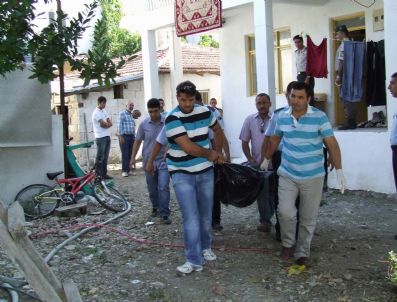 Annesini Uyuyor Sandı, Sabah Ölüsüyle Karşılaştı