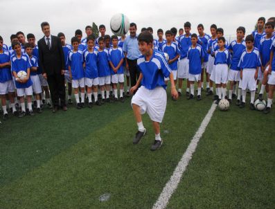 YUNUS KALAYCı - Başkale`de Kaymakamlık Futbol Okulu 3.yılında