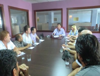 Çubuk Belediyesi Zabıta Müdürü İnternet Kafe Sahipleriyle Bir Araya Geldi